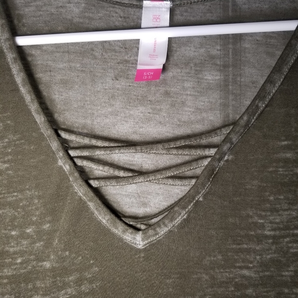 Green T - Picture 2 of 5